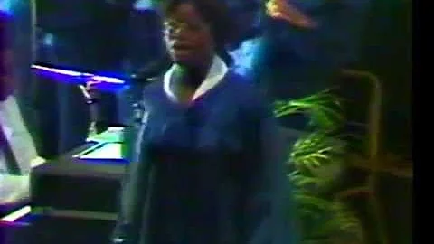 Jerry Q Parries & The Christian Family Choir - He ...