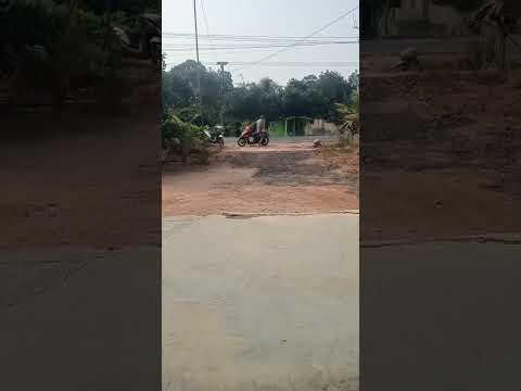 Video aksi duel menggunakan senjata tajam jenis pedang di Desa Pakuan Aji, , Lampung Timur