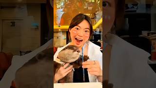 Cute girl take care of the little otter 🦦🥰 #shorts #trending