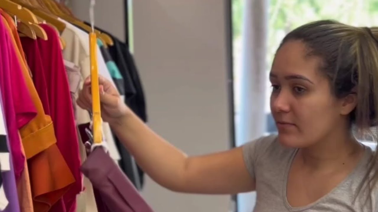 Vendedora Humilha Cliente Pelas Suas Roupas, Mas Ela Se Arrepende Após Descobrir...