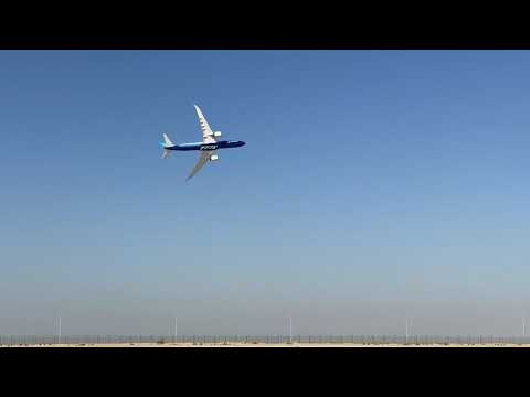 Boeing 777X flight display at the Dubai Airshow 2021