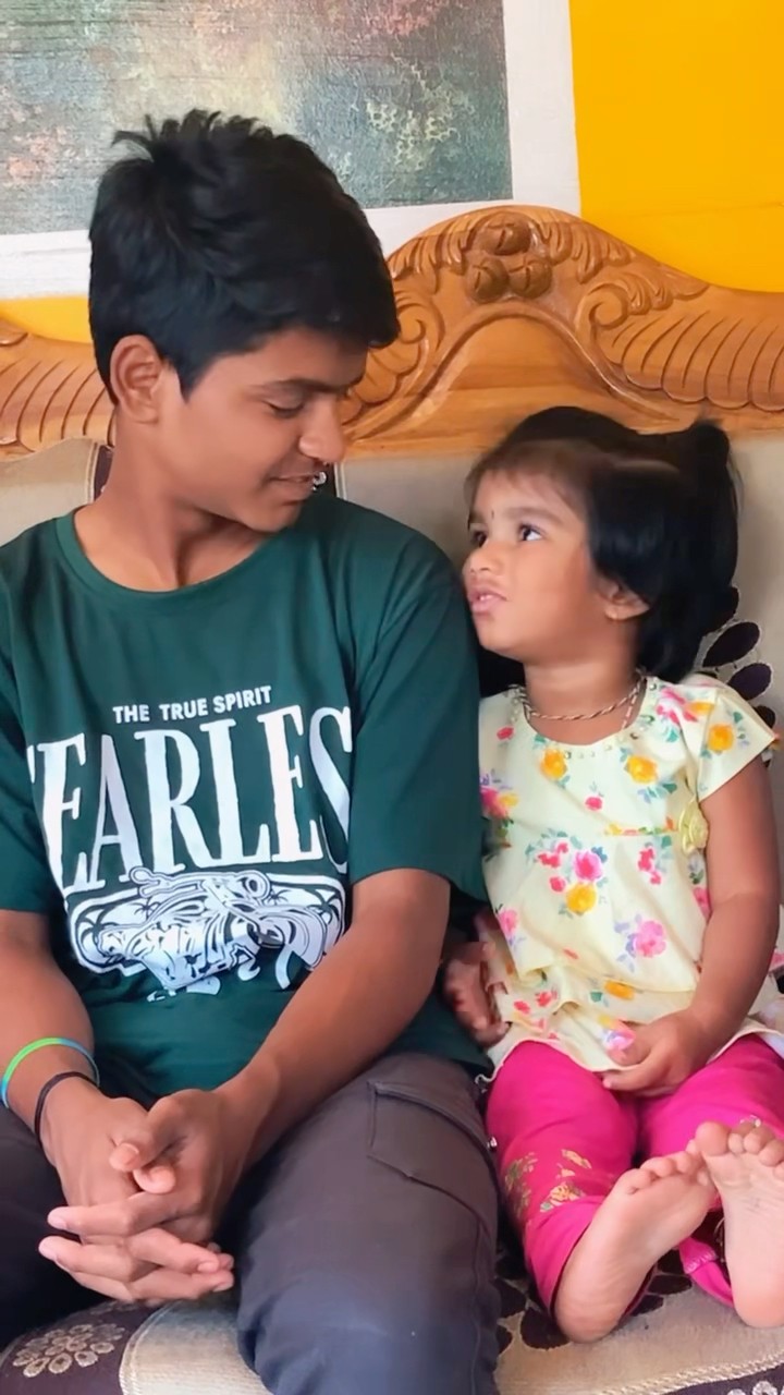 Azhagiya laila with Khushi ?? @Vasanth.Dancer #azhagiyalaila #funny #funnyshorts #brothersister