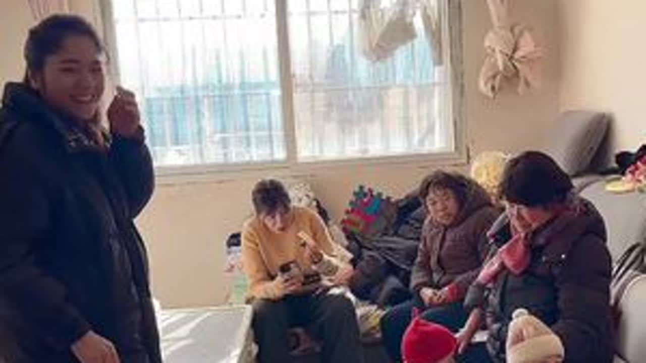 幸福是首不知道歌名却萦绕耳边的歌#家庭vlog日常 #家庭日常生活记录 #逛街使我快乐使我开心 #热闹场面