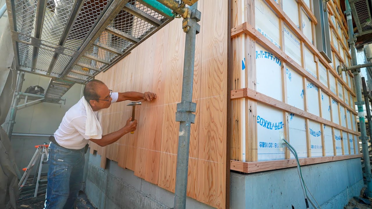 【家にアクセント】昔ながらの下見板張りを一部分の壁に。そして大きなポーチに木製の天井を張る【Season4 - Part11】