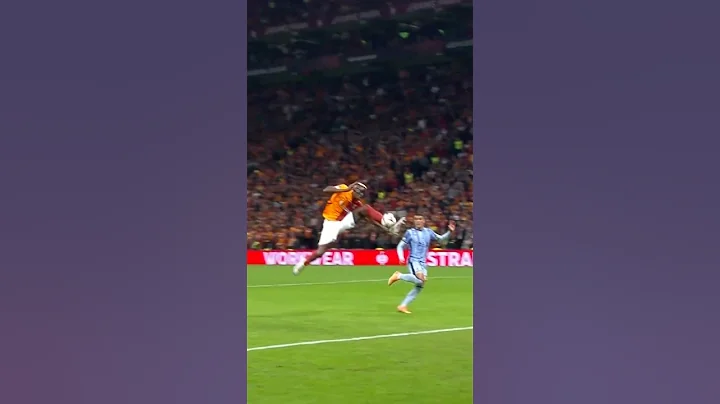 A smart Osimhen finish! 😏