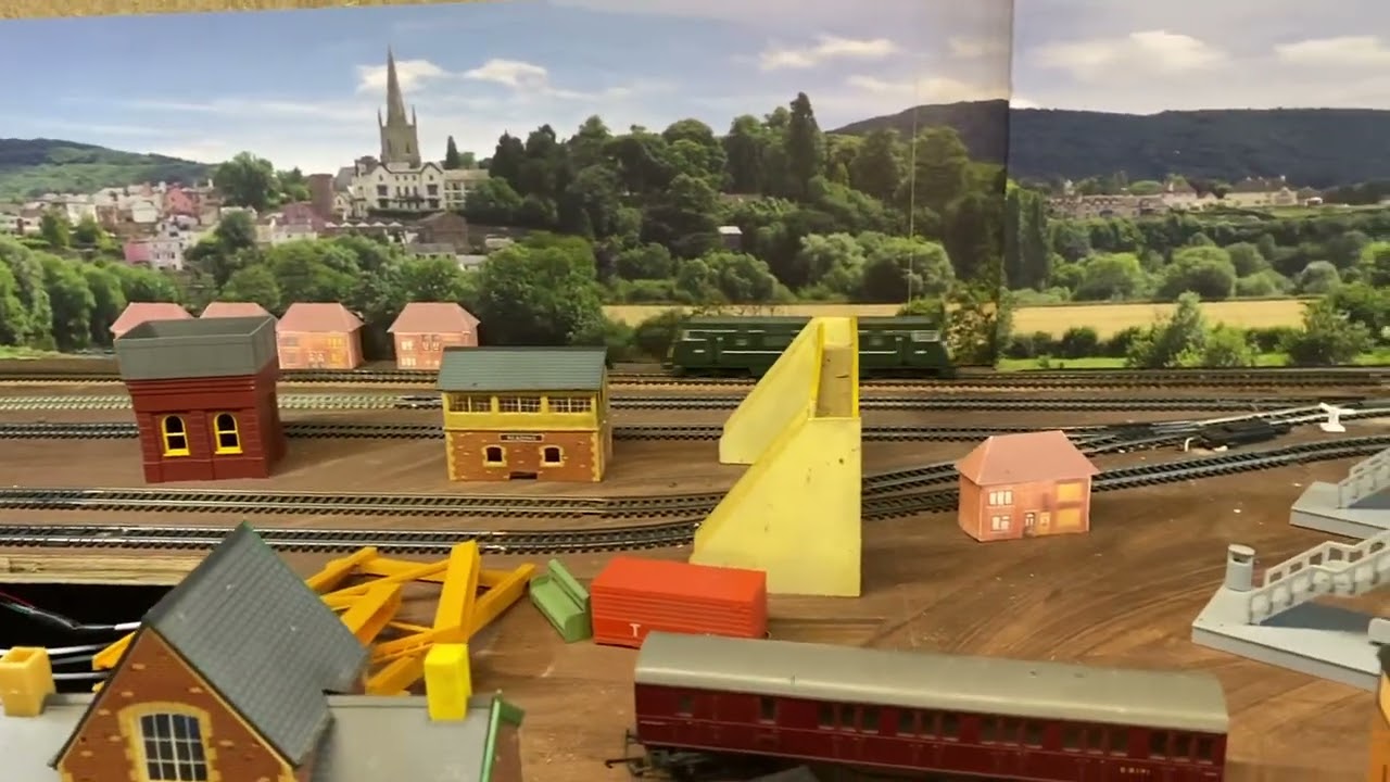 Bachmann Branchline 32-051 Class 42 Warship D832 'Onslaught' in BR Green with Late Crest