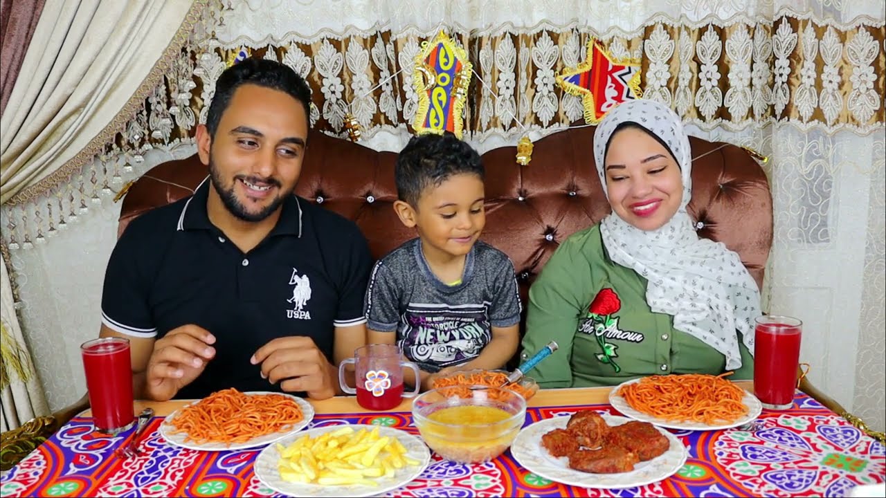 فطار اليوم مكرونه سباجتي مع قطع اللحم والبطاطس المحمرة😋