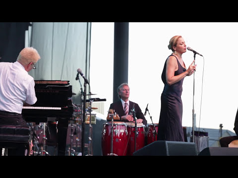 Pink Martini (with singer Storm Large) - Amado Mio