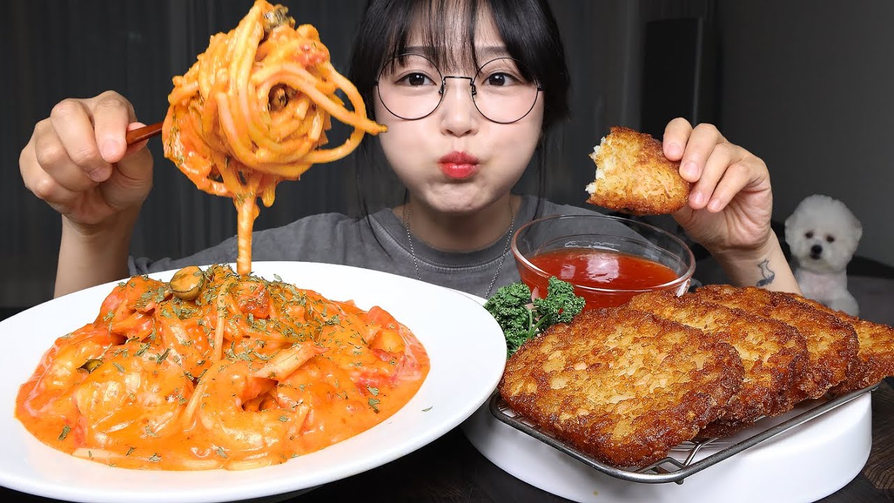 Розовая паста с креветками и картофель фри🧡Mukbang ASMR