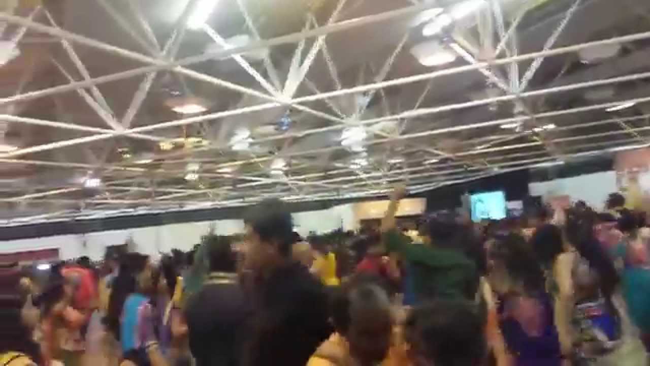 Atul Purohit London 2014 Garba Man Mor Bani Thangat Kare Lyrics Youtube youtube
