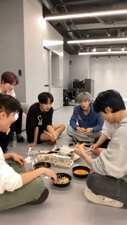 renjun tertekan liat Ji-Sung makan #nctdream #renjun #jeno #jaemin #haechan #jisung #mark #chenle