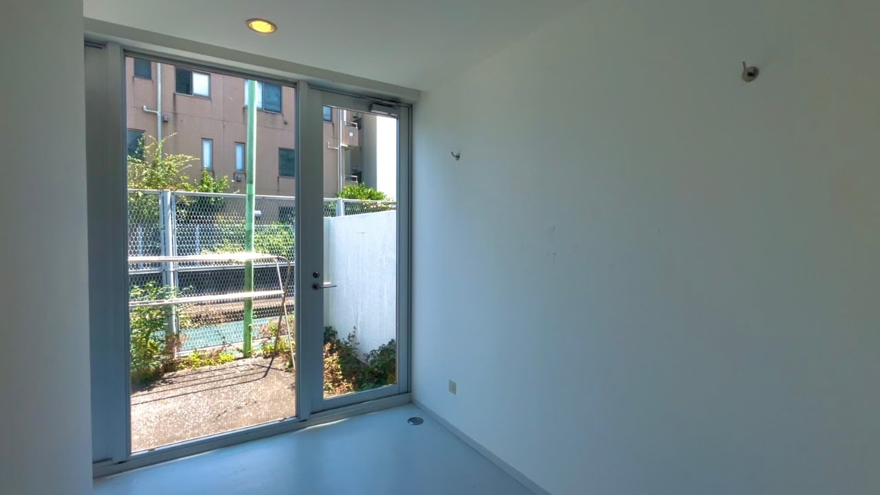 Микро-квартира с садом и видом на проезжающие поезда｜Тур по квартире в Японии【28 м²】