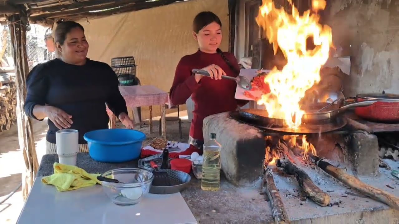 Un rico desayuno huevo rancheros con sus frijoles refritos 🍳👌💯