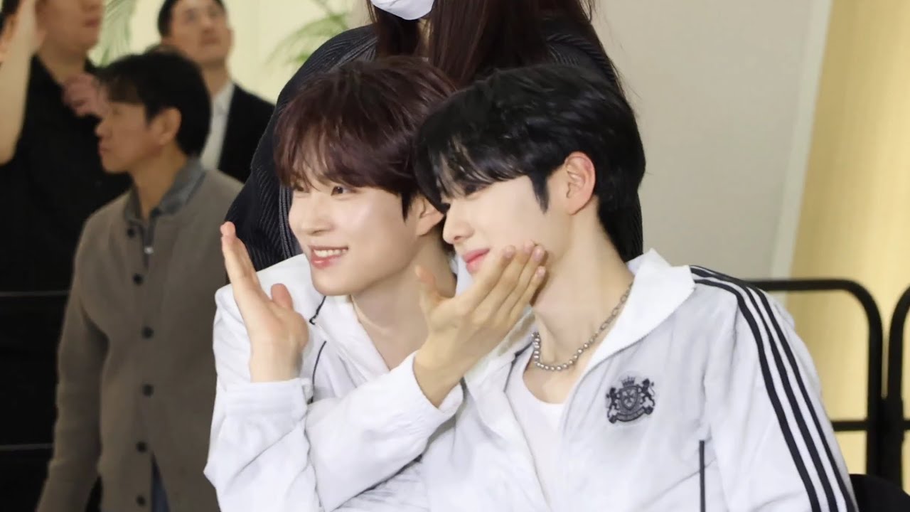 Alpha Drive One 알파드라이브원 Public Fansign 260308 - YouTube