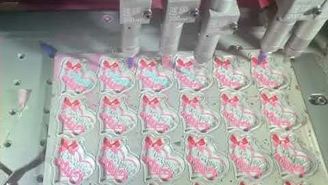 12 color pvc keychain dispensing machine, rubber keychain making machine