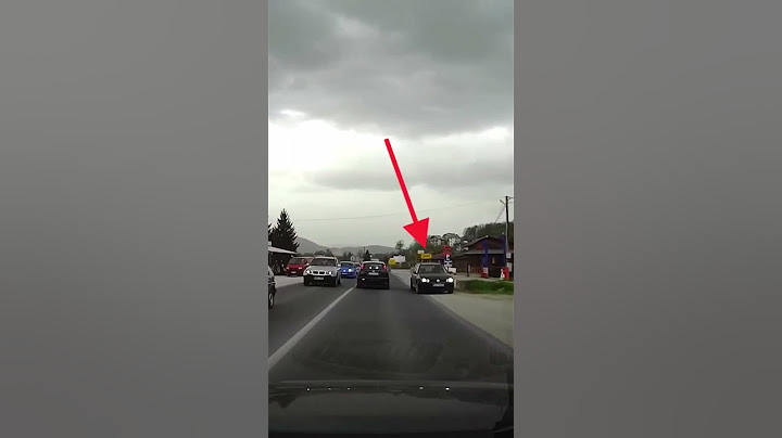 OPASNI VOZAČ:Nestrpljivi vozač pravi opasan manevar I An impatient driver makes a dangerous maneuver