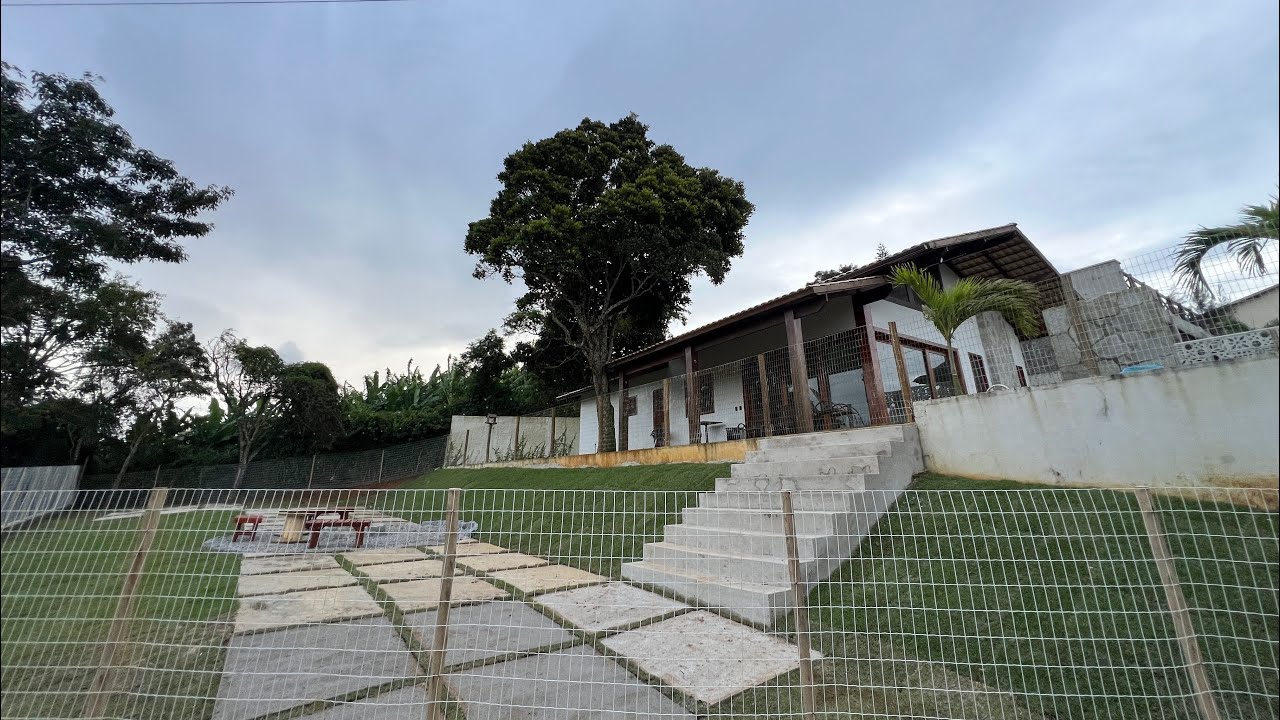 CHALÉ EM CONDOMÍNIO COM 900m2 DE TERRENO - YouTube