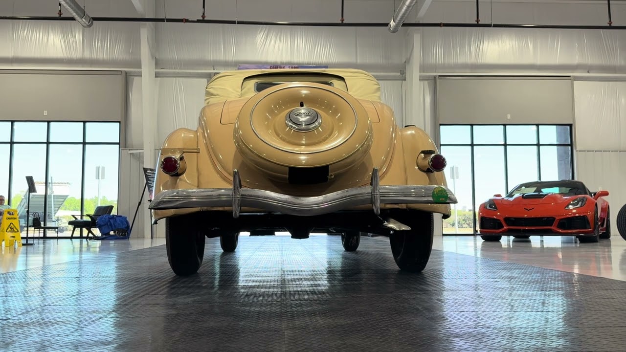 1936 Ford Model 68 Deluxe Roadster Start Up