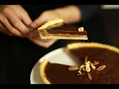 Vidéo: Comment Faire Une Tarte Au Chocolat Au Caramel Salé