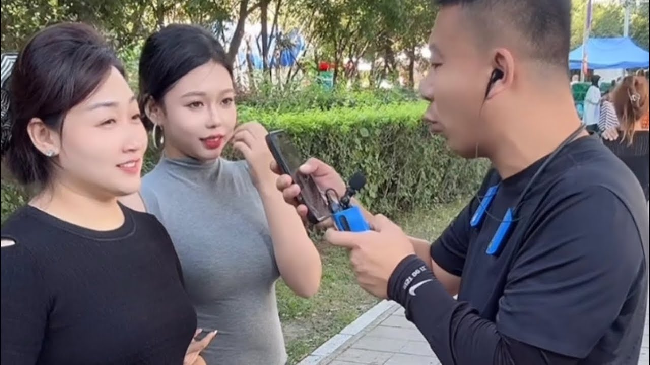 元帅户外搞笑与母女俩互动