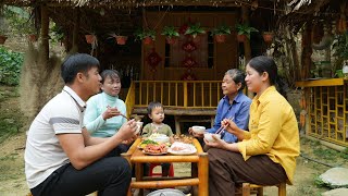 Download Lagu Een alleenstaande moeder bereidt een warme maaltijd om haar dankbaarheid te tonen aan een aardige vr MP3