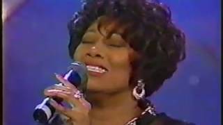 Yolanda Adams - Let Us Worship Him (1994) chords