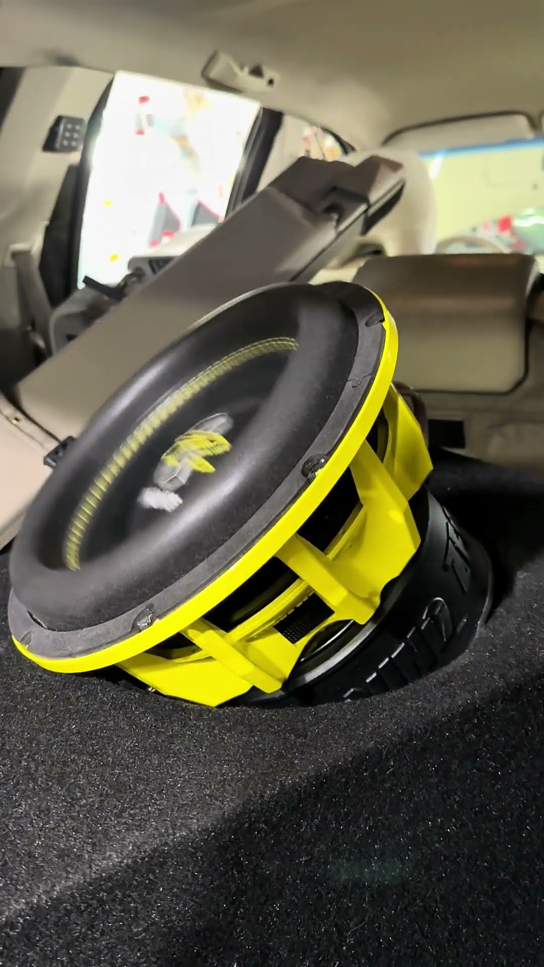 Subwoofer Ground Zero GZHW 25SPL. - YouTube
