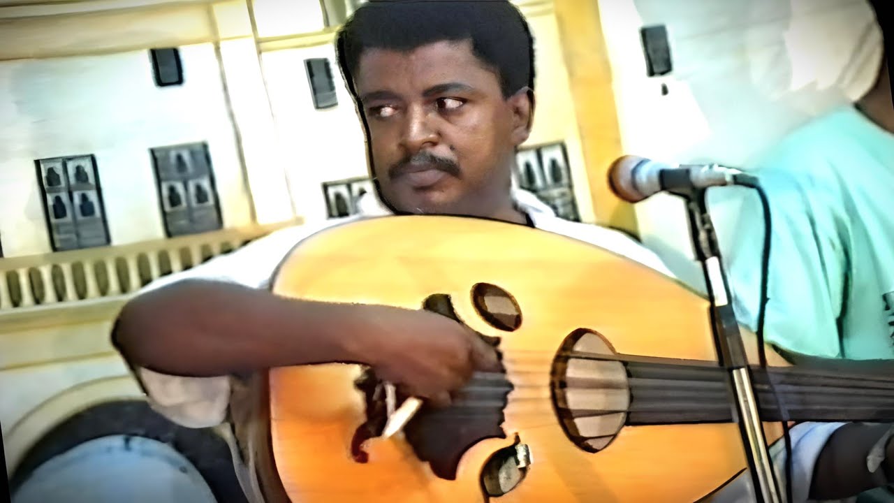 عوض بن ساحب  -  كلما شرقت وغابت - تأكل العمر السنين  (عندما تغنت لاول مره)