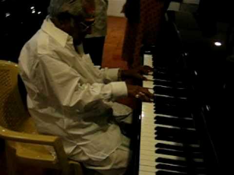 MSV UNPLUGGED - CREATOR'S GOLDEN FINGERS ON THE GRAND PIANO!
