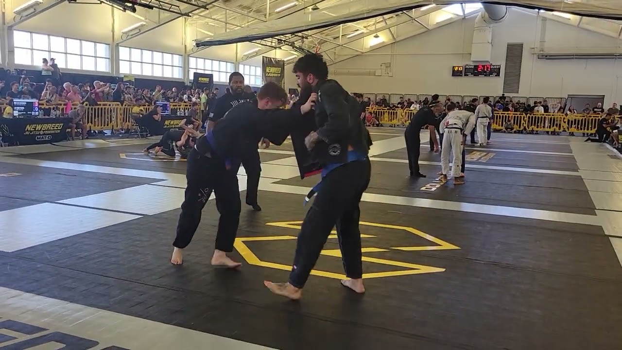 Crazy BJJ Blue Belt Match With Lots of Judo Throws And Reversals