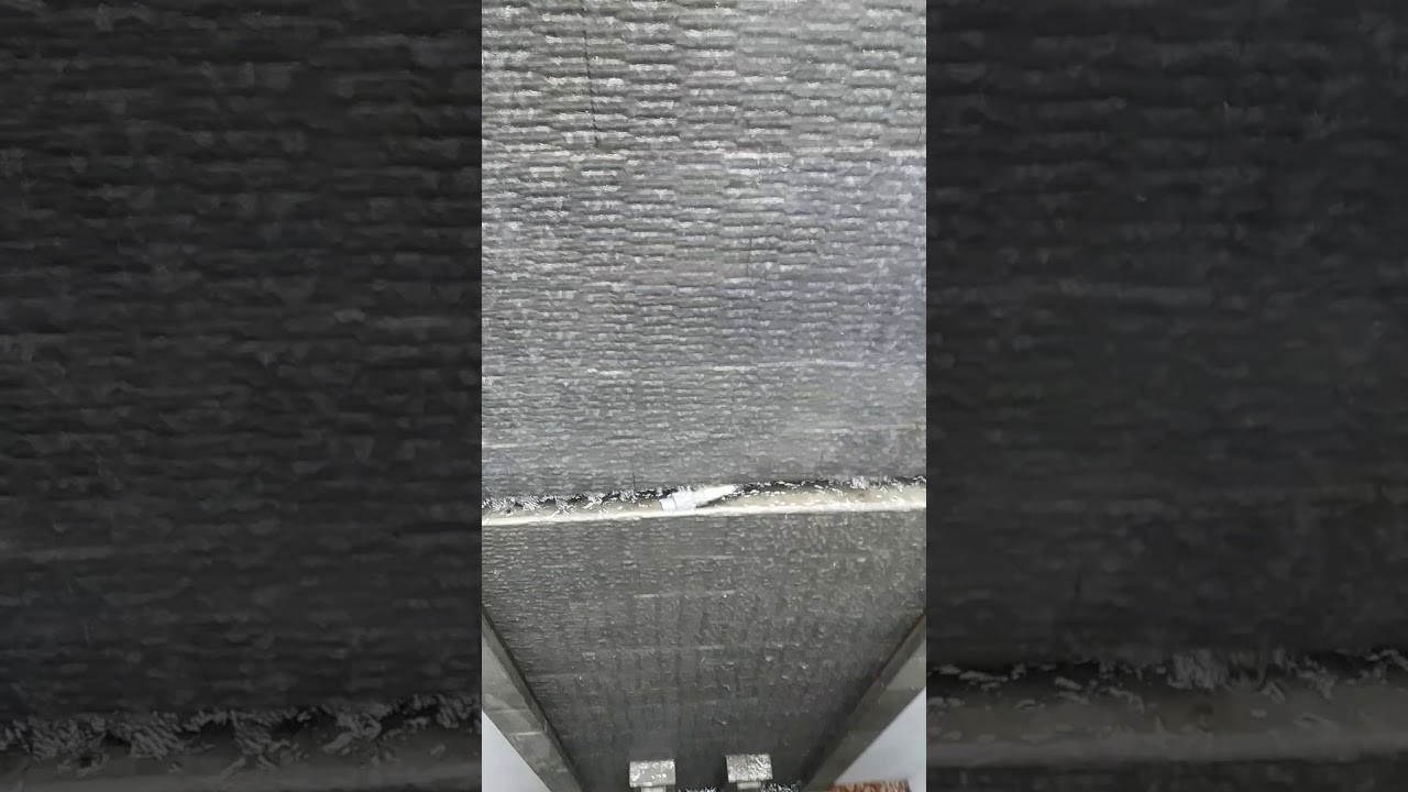 Air mengalir di dinding batu alam - YouTube