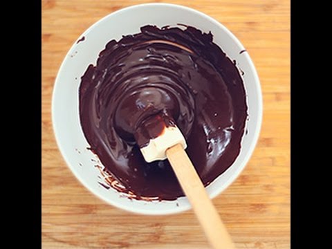 Come fondere il cioccolato: bagnomaria, microonde, in forno - videoricetta