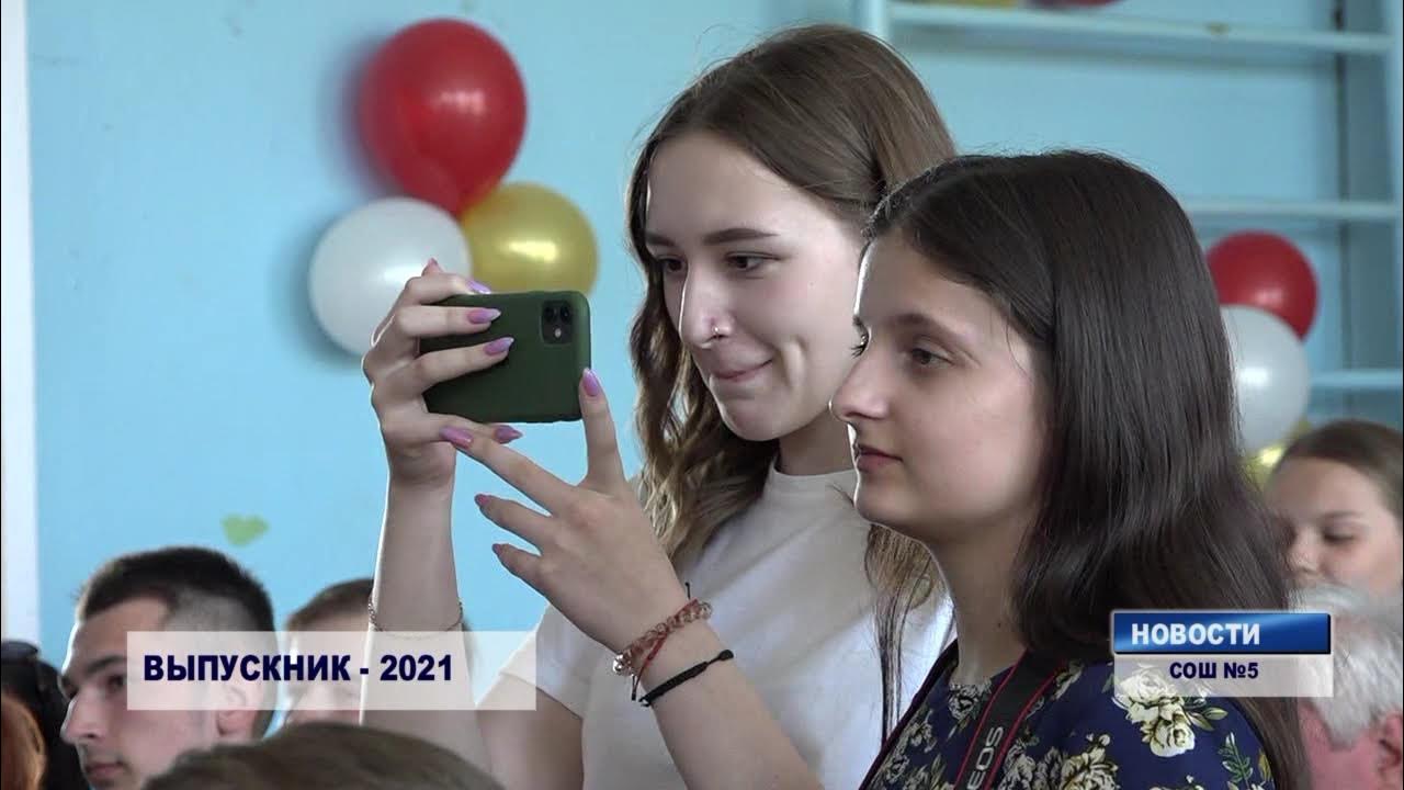 Окончила среднюю общеобразовательную школу
