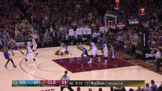 Lebrón James Throws Down a Monstruos Dunk over Durant and Mcgee!