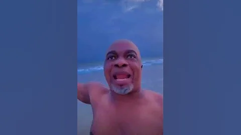 See how olaiya igwe nicked and pray for Tinubu at the beach