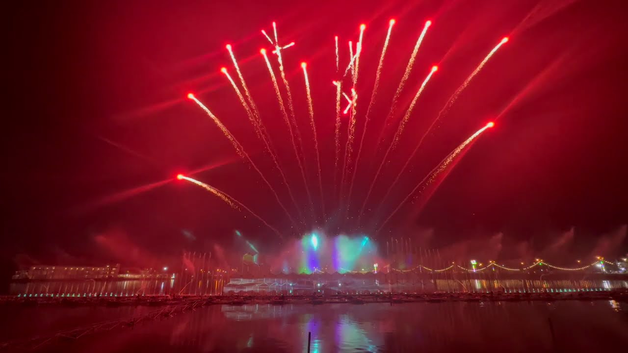 Charming Chiang Mai Flower Festival – Thailand’s Most Colorful Floral Celebration with water show !