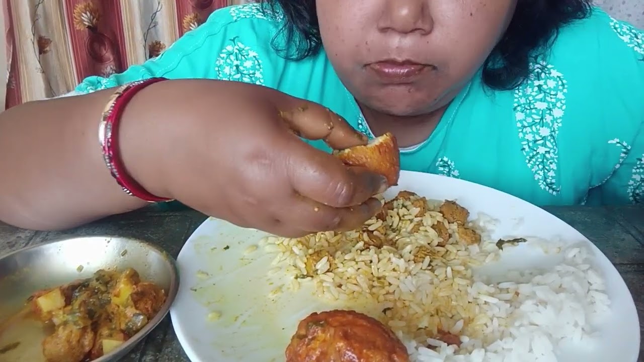 Delicious soyabean,egg kosha 😋🔥 with rice and mixed veg 😋, green chillie 🔥