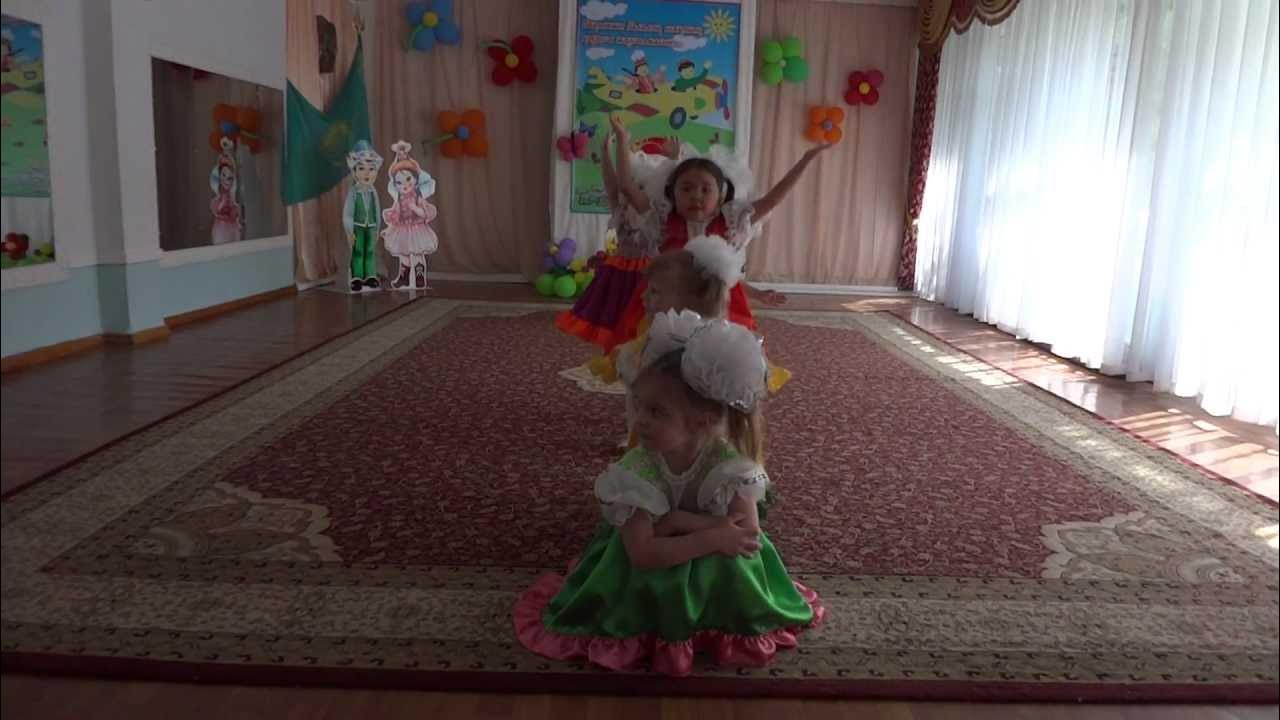 русские народные танцы матрешка. танец матрешек. танец матрёшек в детском саду в младшей группе. костюм матрешки в детский сад. матрёшки танец для детей младшей группы.