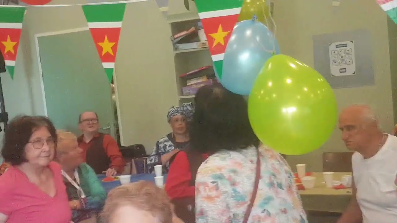 Keti Koti 2025 feest in geuzenveld met zang van dennis lsidoria
