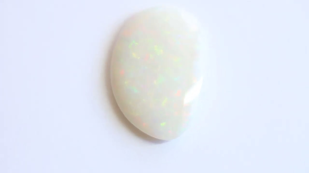 5.03ct  solid white /light opal
