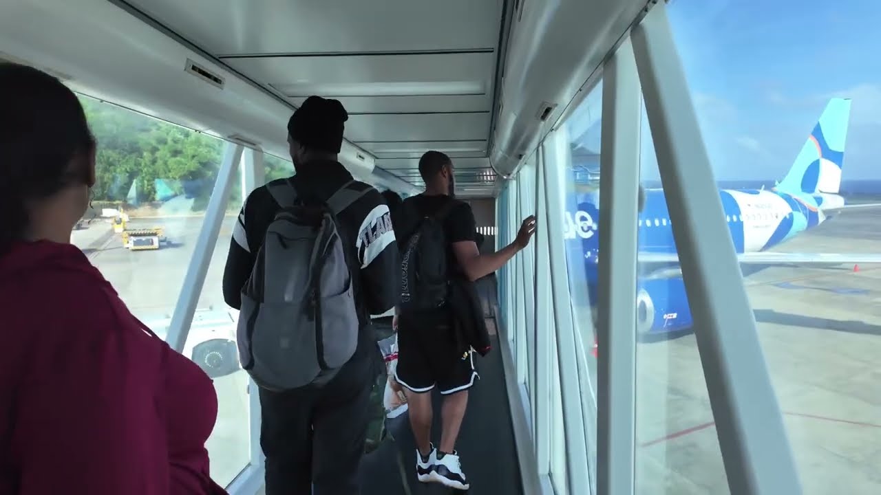 St. Vincent 🇻🇨 Airport Tour, Lounge & Departure Experience