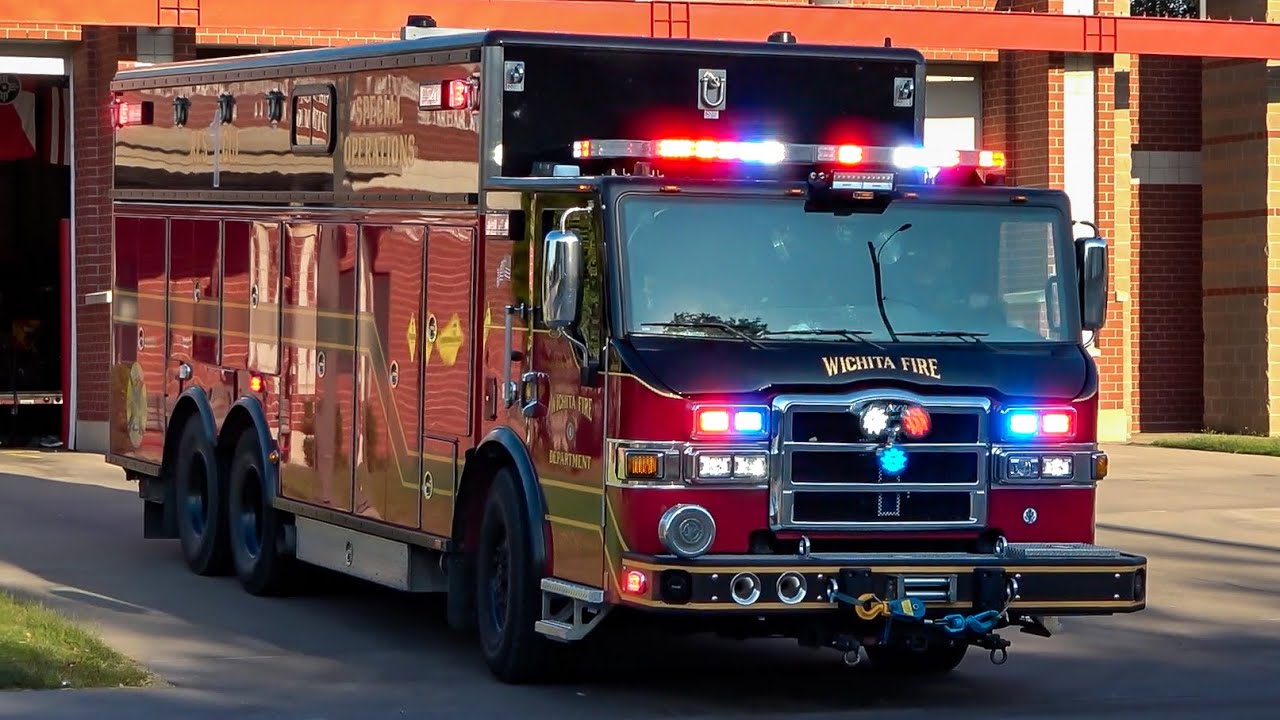 [STATION ALARM] - WICHITA Fire | RESCUE 1 & Engine 4 Responding to an ...