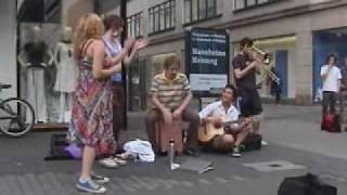 Alyuvar  - Çamdan sakız akıyor -  Mannheim'da bir sokak konseri Resimi
