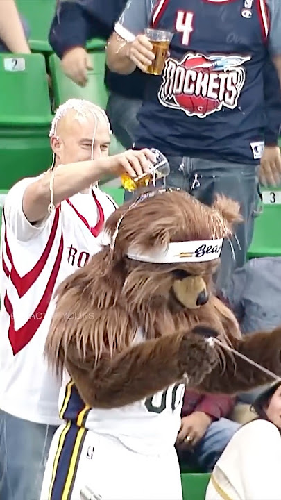 This mascot is WILD for this 😳🤣 #shorts