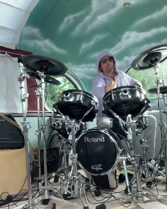 Muse Matthew Bellamy playing drums