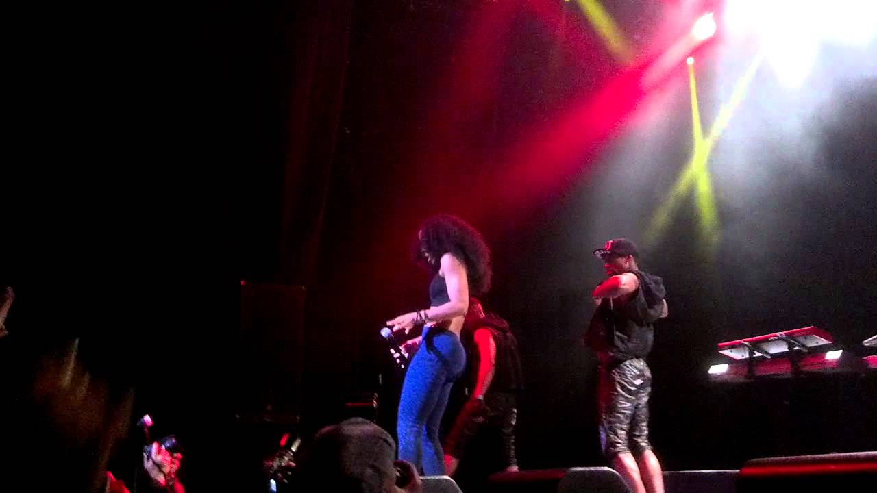 Kelly Rowland-Soldier Live @ Club Nokia - YouTube