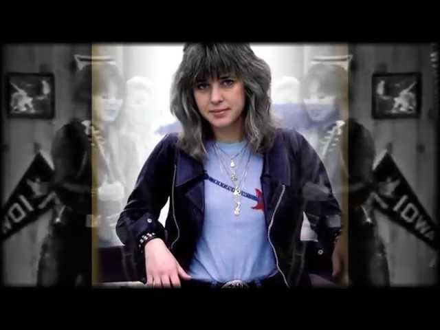 Suzi Quatro - Cat Size class=