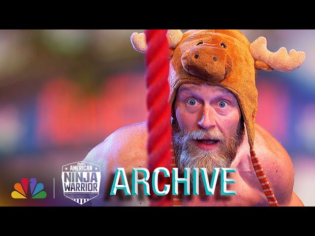 43 Year Old Teacher Of The Year CRUSHES This Run | American Ninja