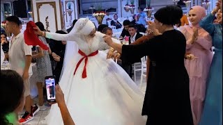 Gelin Kendi düğününde yıktı geçti #mirantann 🎙 Resimi