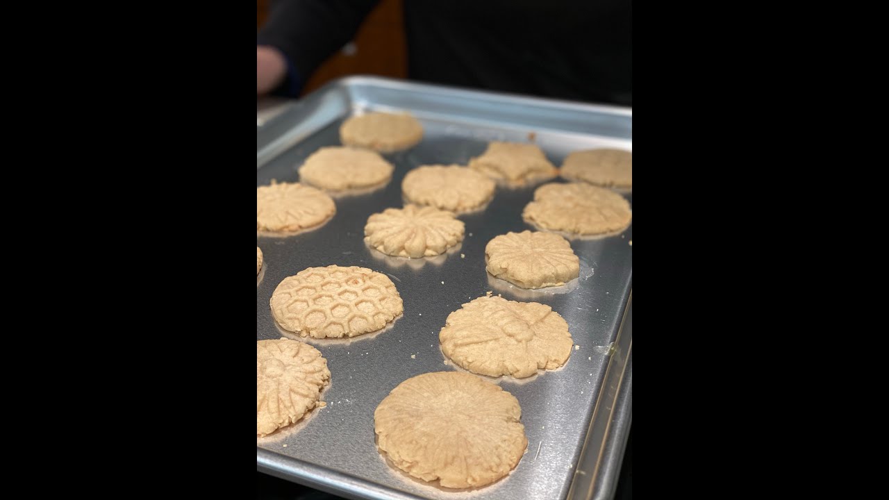 Pumpkin Spice Stamped Sugar Cookies - Nordic Ware